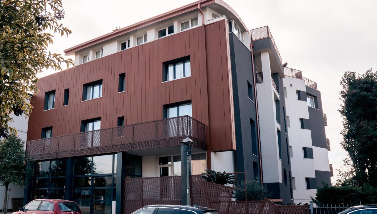 K Modern Hotel Πεσκιέρα ντελ Γκάρντα Εξωτερικό φωτογραφία