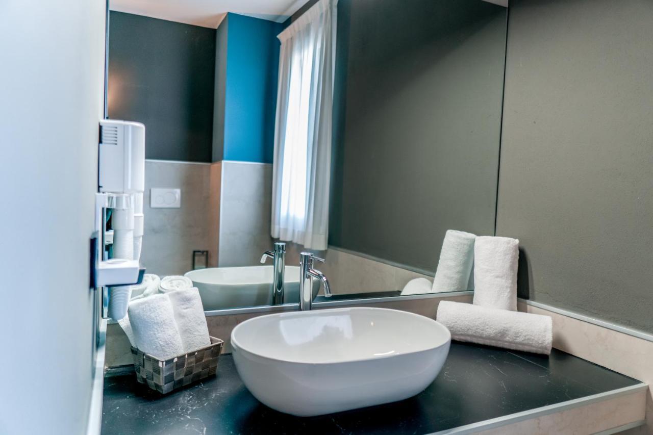 K Modern Hotel Πεσκιέρα ντελ Γκάρντα Εξωτερικό φωτογραφία
